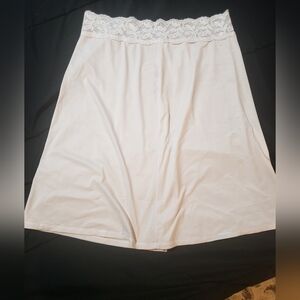 Vassette • Elegant Cream Lace-Trimmed Skirt Slip • Small